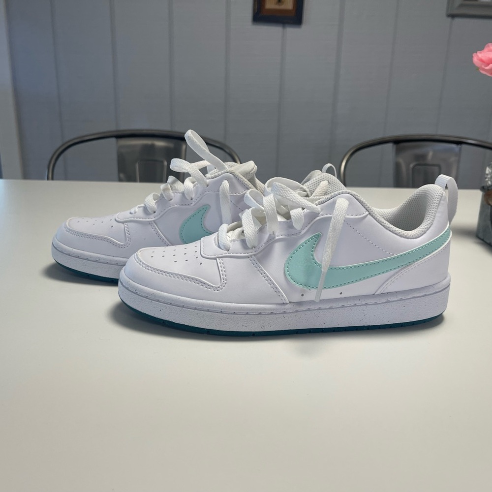 Youth Nike sneakers size 5